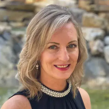 Dr. Sara Pastoor headshot